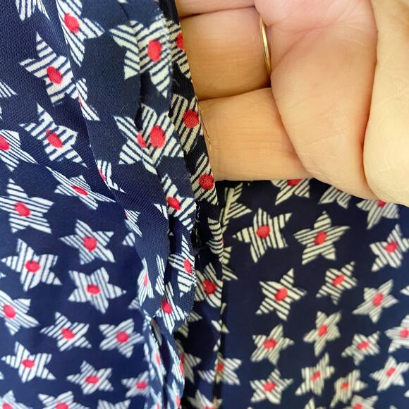 ELLE Blouse Womens Large Blue Red White Patriotic Star Sleeveless Button Front - Picture 4 of 8